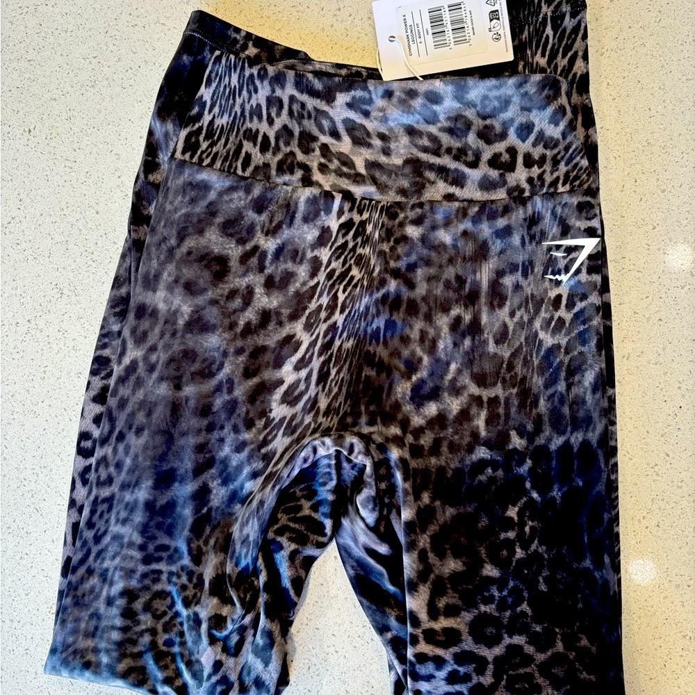 Cute and very flattering Gym Shark Leggings